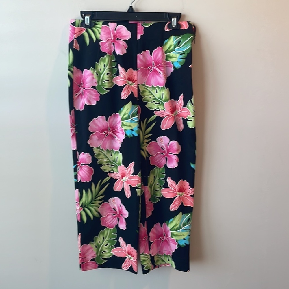 White Stag brightly colored large Hawaiian print Capri pants women size 8